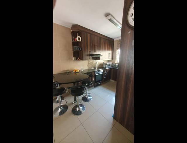 4 BEDROOM HOUSE FOR SALE IN KENSINGTON